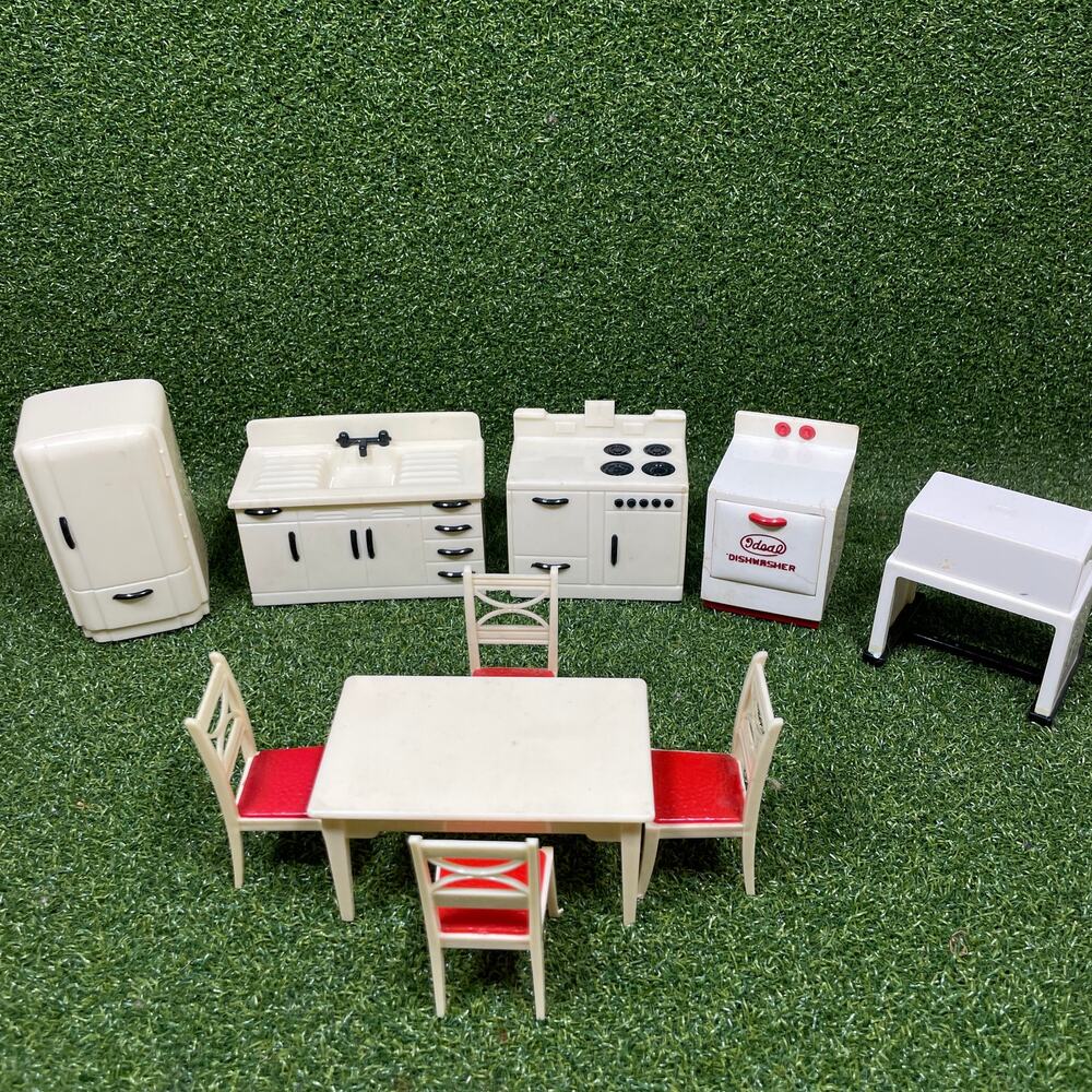 Vintage 1:16 Renwal Plastic Dollhouse Miniature Kitchen Set